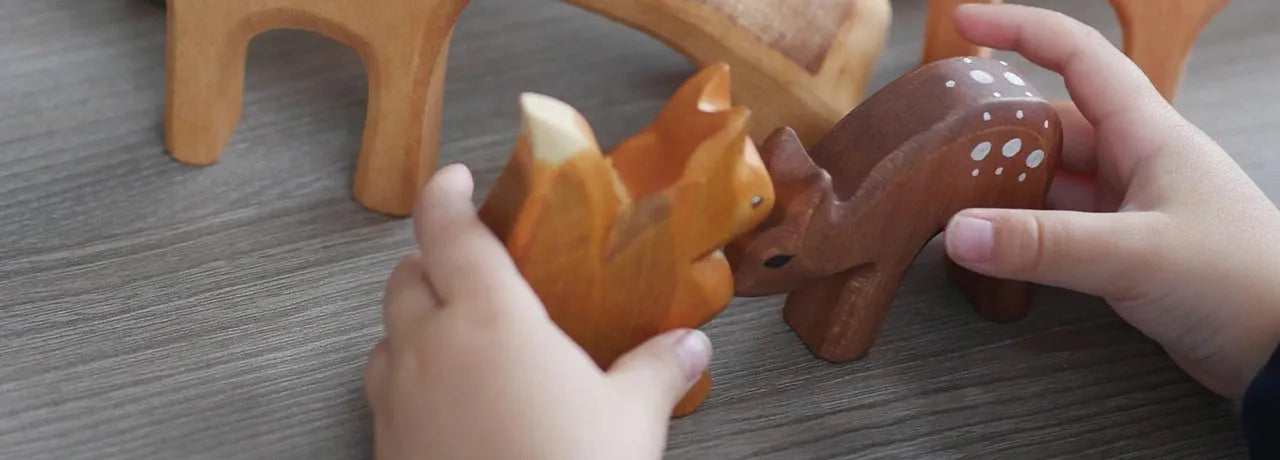 Eichhörnchen und Reh aus Holz Header Slider