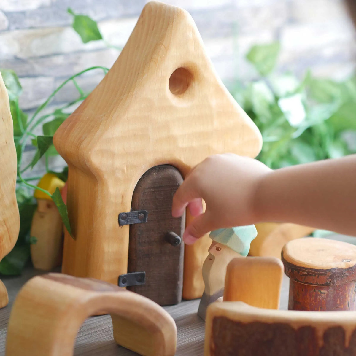 Rudolphs Schatzkiste Erzgebirgshaus Deko – Ca. 5 Cm Hoch, Natur Holz Mit Anbau, Weihnachtsberg Dekoration