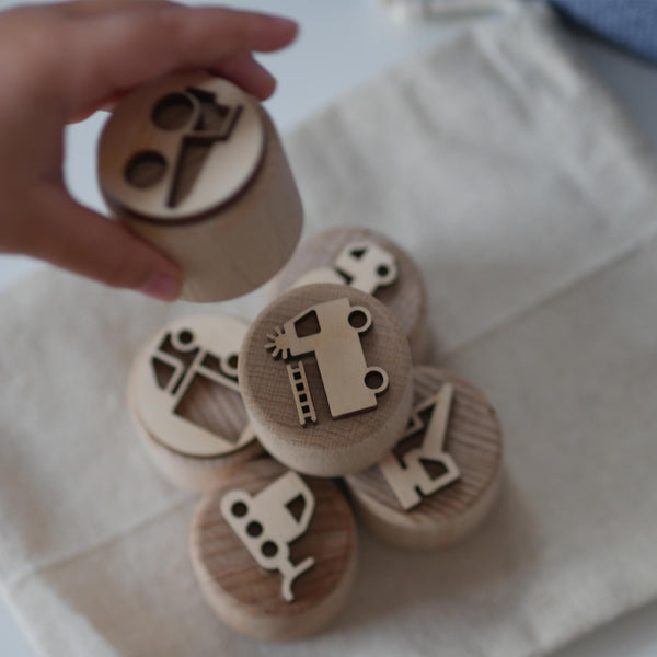 Sandstempel aus Holz mit Baustellenfahrzeugen, handgefertigt - Labyrinthkiste