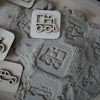 Sandstempel aus Holz mit Fahrzeugen, handgefertigt