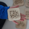 Sandstempel aus Holz mit Fahrzeugen, handgefertigt