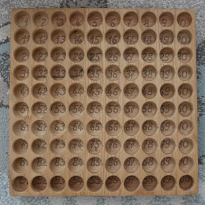 Hunderterbrett aus Holz - von oben