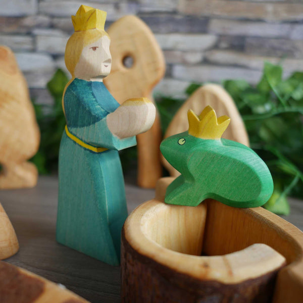 Die Prinzessin und der Froschkönig im Märchenwald, handgefertigt - Labyrinthkiste