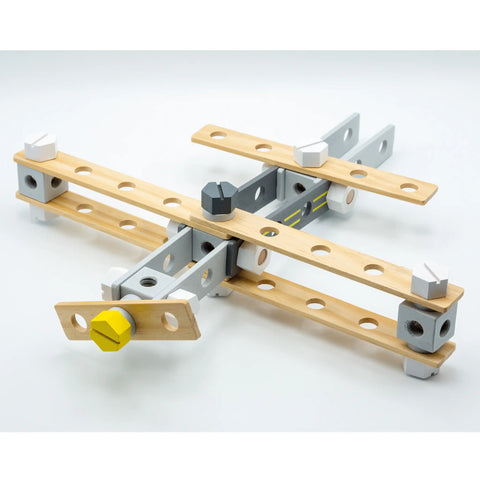 Flugzeug Modell aus Konstruktionsset - von der Seite