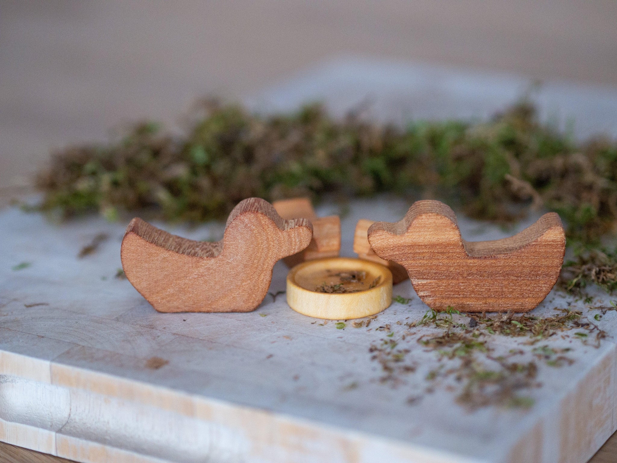 Entenfamilie aus Holz, handgefertigt